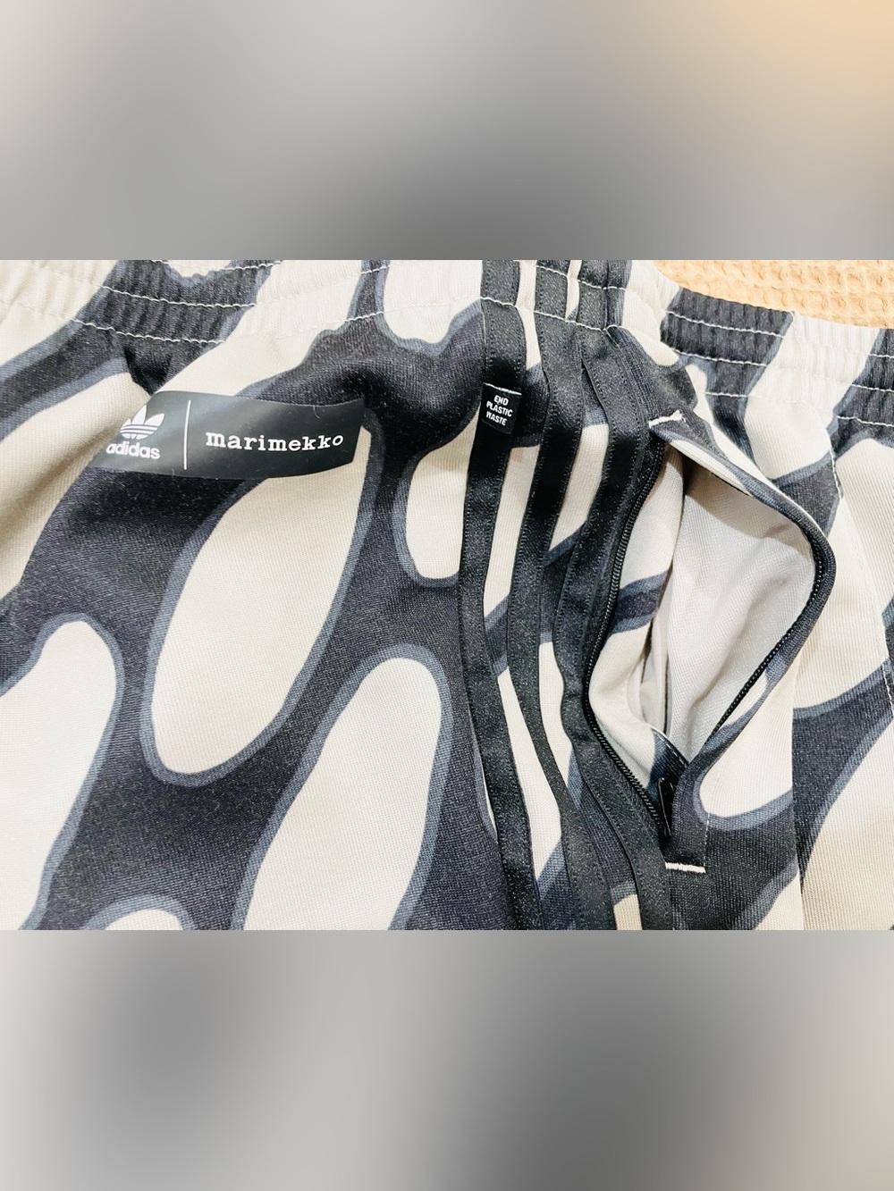 Adidas x Marimekko wide leg track pants, sz L. Gray/black. Excellent condition - Picture 5 of 9